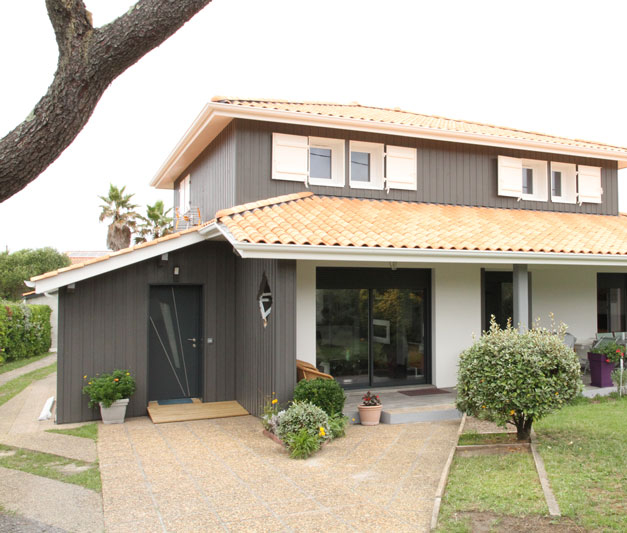 Photo qui montre les finitions extérieures d’une maison construite par Dubourg